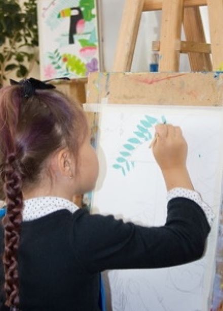 Кружок Кисточка (изостудия) (2 занятия в неделю) детского центра Школа Радость