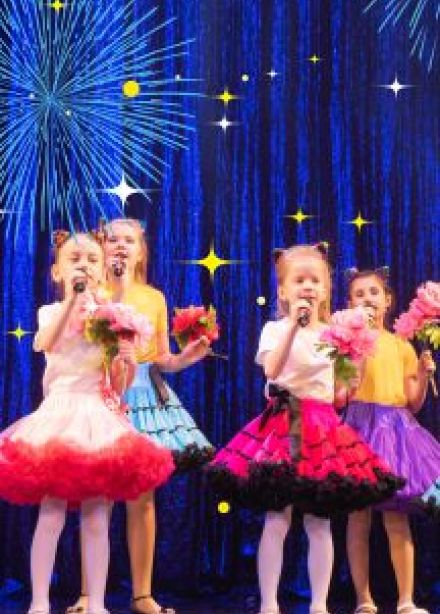 Посещение занятий (2 раза в неделю) в детской вокально-музыкальной студии Звездочки