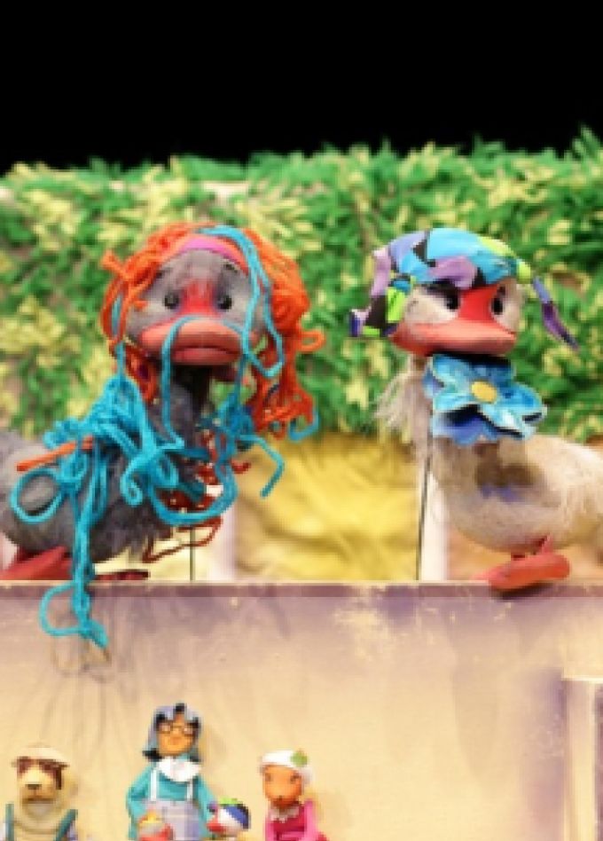 Жили у бабуси два весёлых гуся